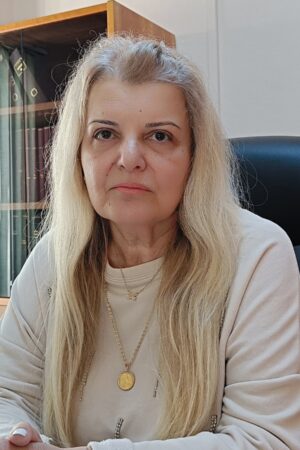 Διοικήτρια Κ.Υ. Κοζάνης, Σαββίδου Ευθυμία στο kozan.gr: «Προσπαθούμε να εξυπηρετούμε όλους τους πολίτες ακόμη και χωρίς ραντεβού – Oι γιατροί μας πηγαίνουν στα περιφερειακά ιατρεία, στα οποία μπορούν να απευθυνθούν οι πολίτες»