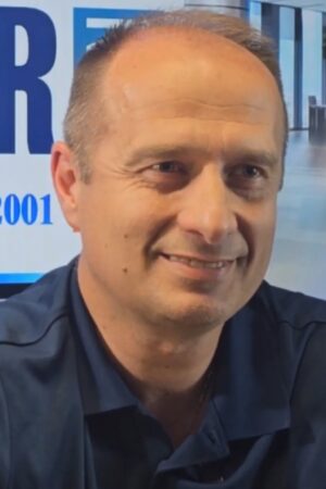 kozan.gr: Bασίλης Τσιάνας – Περισσότερα από 24 χρόνια με τη σφυρίχτρα στα γήπεδα – Ο Κοζανίτης διαιτητής των μεγάλων αγώνων και τελικών του handball μιλά στο Kozan.gr (Βίντεο)