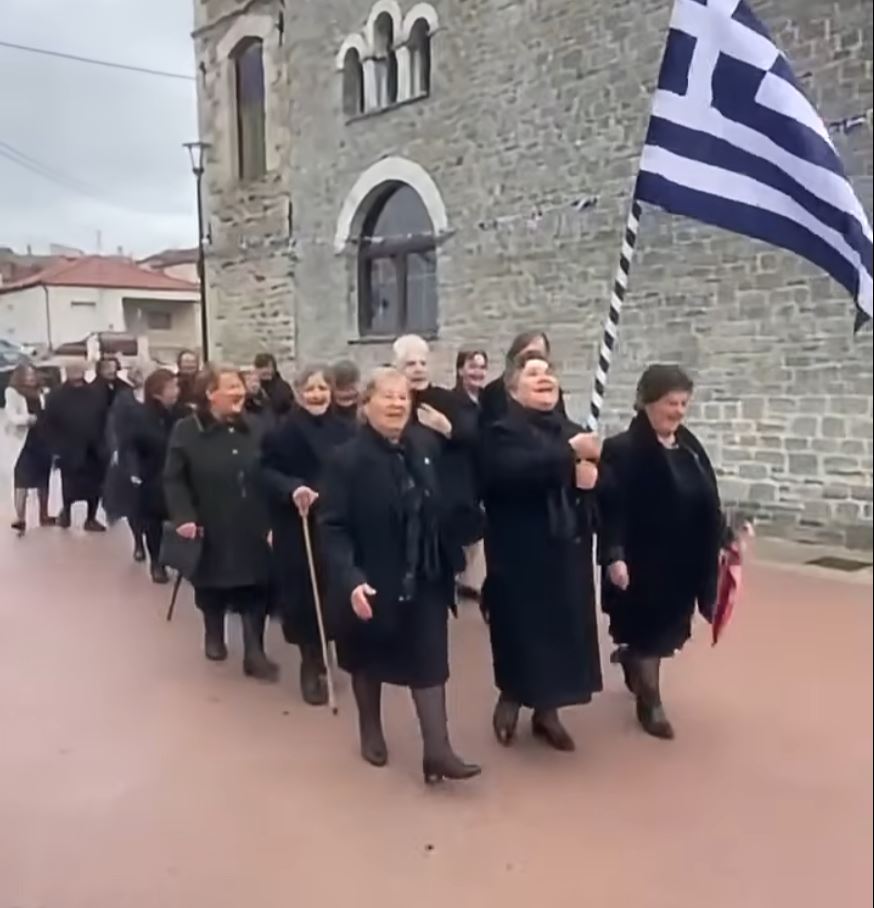 Παρέλασαν οι γιαγιάδες στο Μικρόβαλτο  στον εορτασμό της Εθνικής Επετείου της 28ης Οκτωβρίου 1940 (Bίντεο)