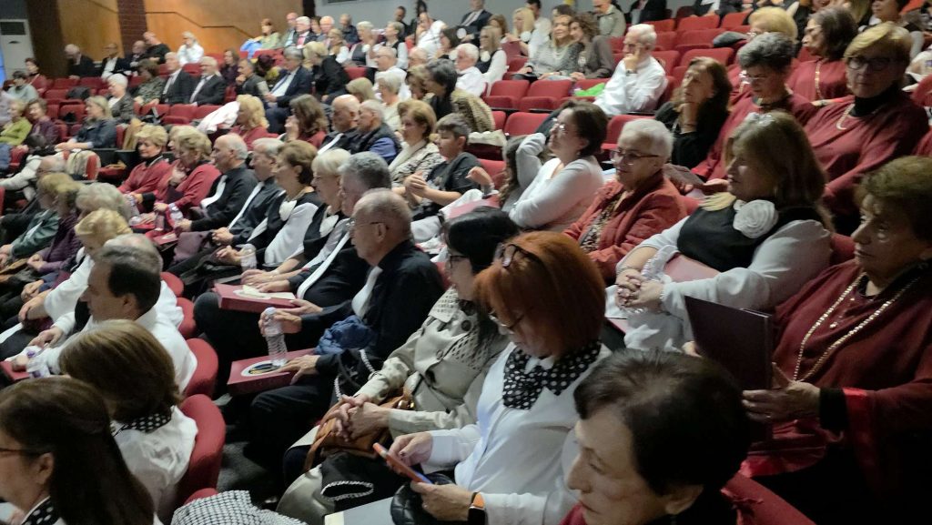Kozan.gr: Πτολεμαΐδα: Η «Ελεύθερη Εορδαία» ζωντάνεψε, το απόγευμα της Κυριακής 11/10, μέσα από τις φωνές πέντε χορωδιών (Βίντεο  & Φωτογραφίες)