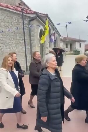 Παρέλασαν στο Μικρόβαλτο οι γιαγιάδες στον εορτασμό της Επετείου της 28/10 1940 mikrovalto.gr