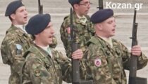 Kozan.gr: Υπό βροχή Κοζάνη η επίσημη έπαρση της ελληνικής σημαίας στην κεντρική πλατεία για την 1