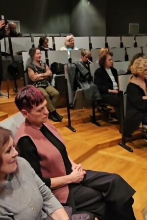 kozan.gr: Κοζάνη: Πραγματοποιήθηκε παρουσίαση του βιβλίου «Το μακρύ ταξίδι της μιας μέσα στην άλλη»